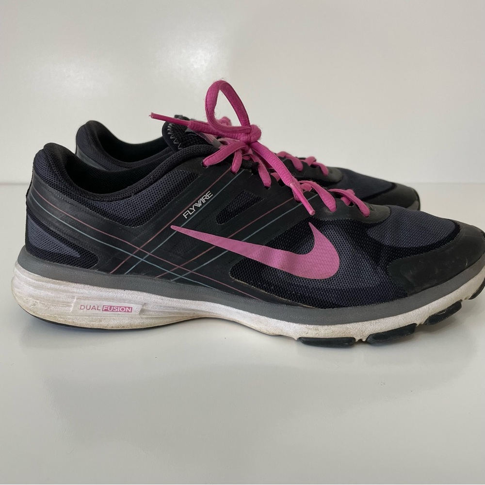 Nike Flywire Running Shoes Black Pink 
Womens size 8.5 Athletic Sport Gorpcore